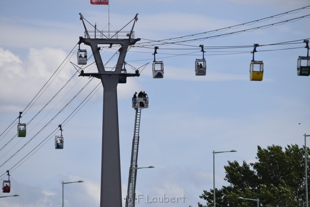 Koelner Seilbahn Gondel blieb haengen Koeln Linksrheinisch P134.JPG - Miklos Laubert